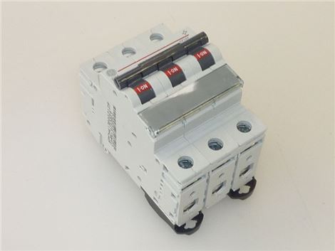 5066977. ТРЕХФАЗНЫЙ ВЫКЛЮЧАТЕЛЬ 25A C25