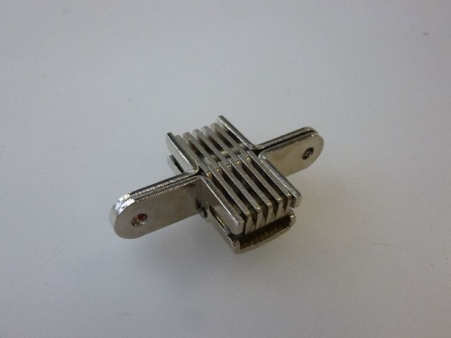 5070339. ЗАМОК ПОТАЙНОЙ ДЛЯ ЯЧЕЙКИ